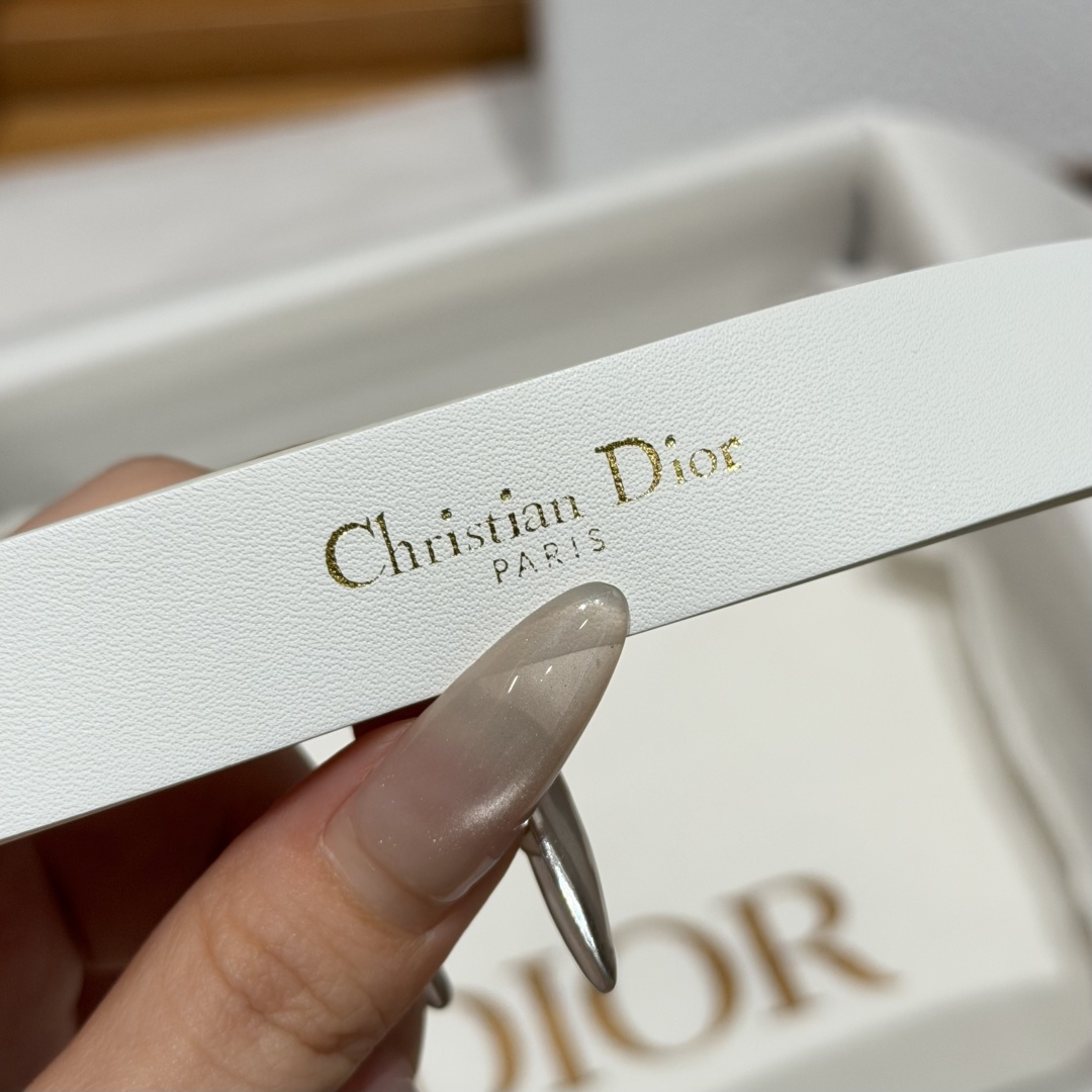 Dior高仿男女款CD白色珍珠皮帶設計時尚百搭休閒通勤款| 8 Dior高仿男女款CD白色珍珠皮帶設計時尚百搭休閒通勤款