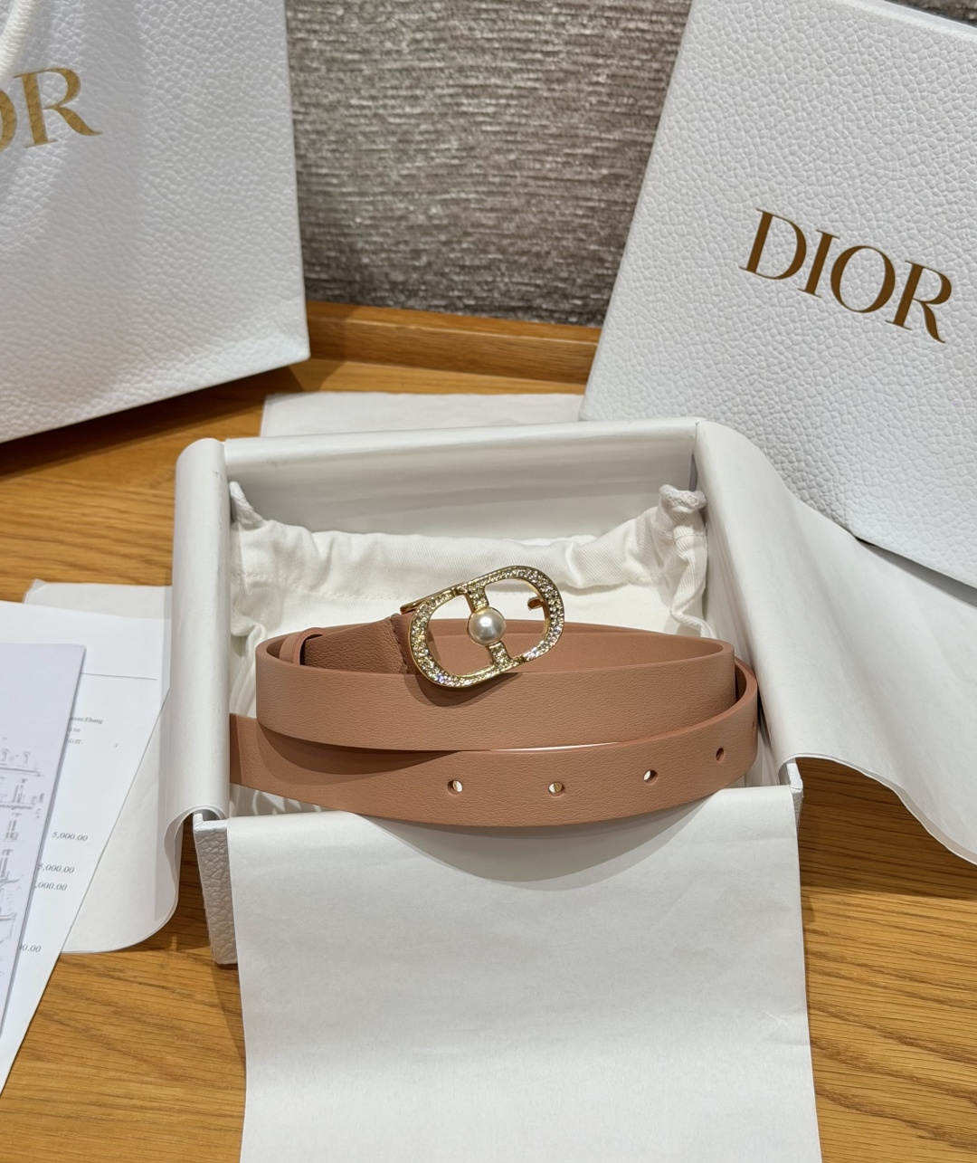 Dior高仿女士CD珍珠細腰帶杏色優雅氣質百搭時尚洋裝搭配款