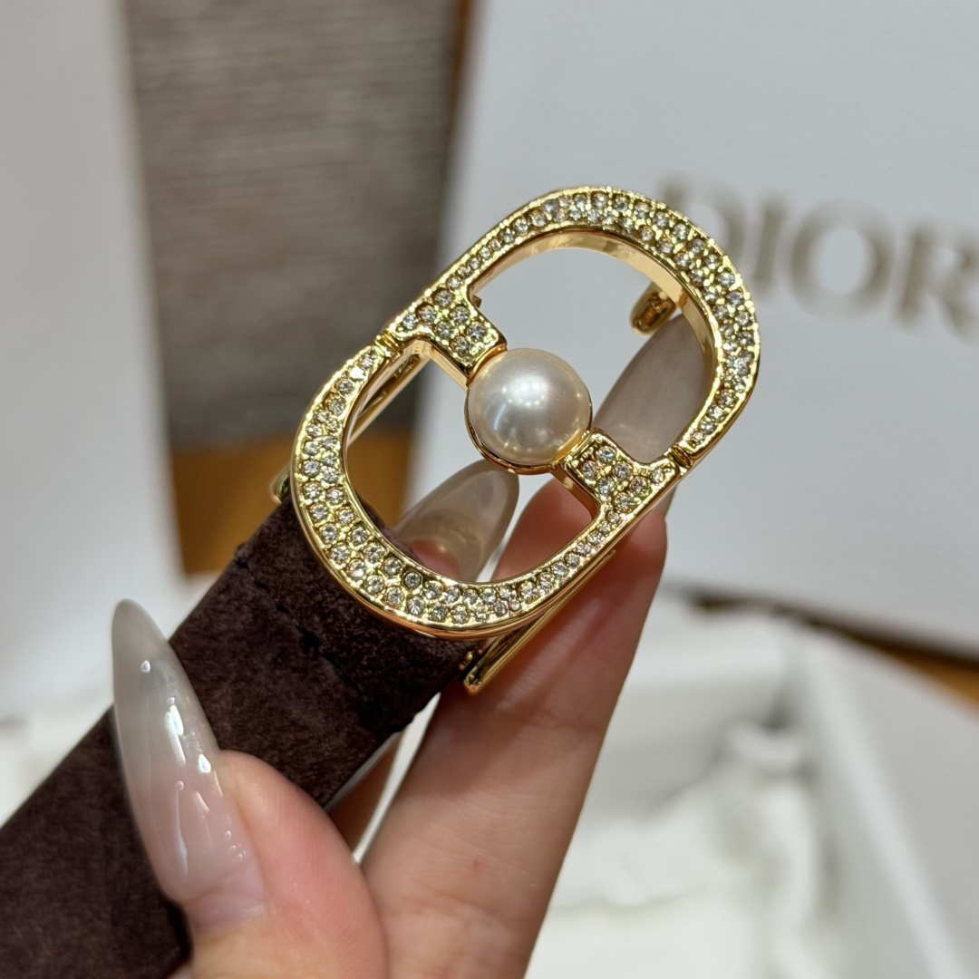 Dior一比一女士CD珍珠細腰帶咖啡色復古質感優雅百搭設計款