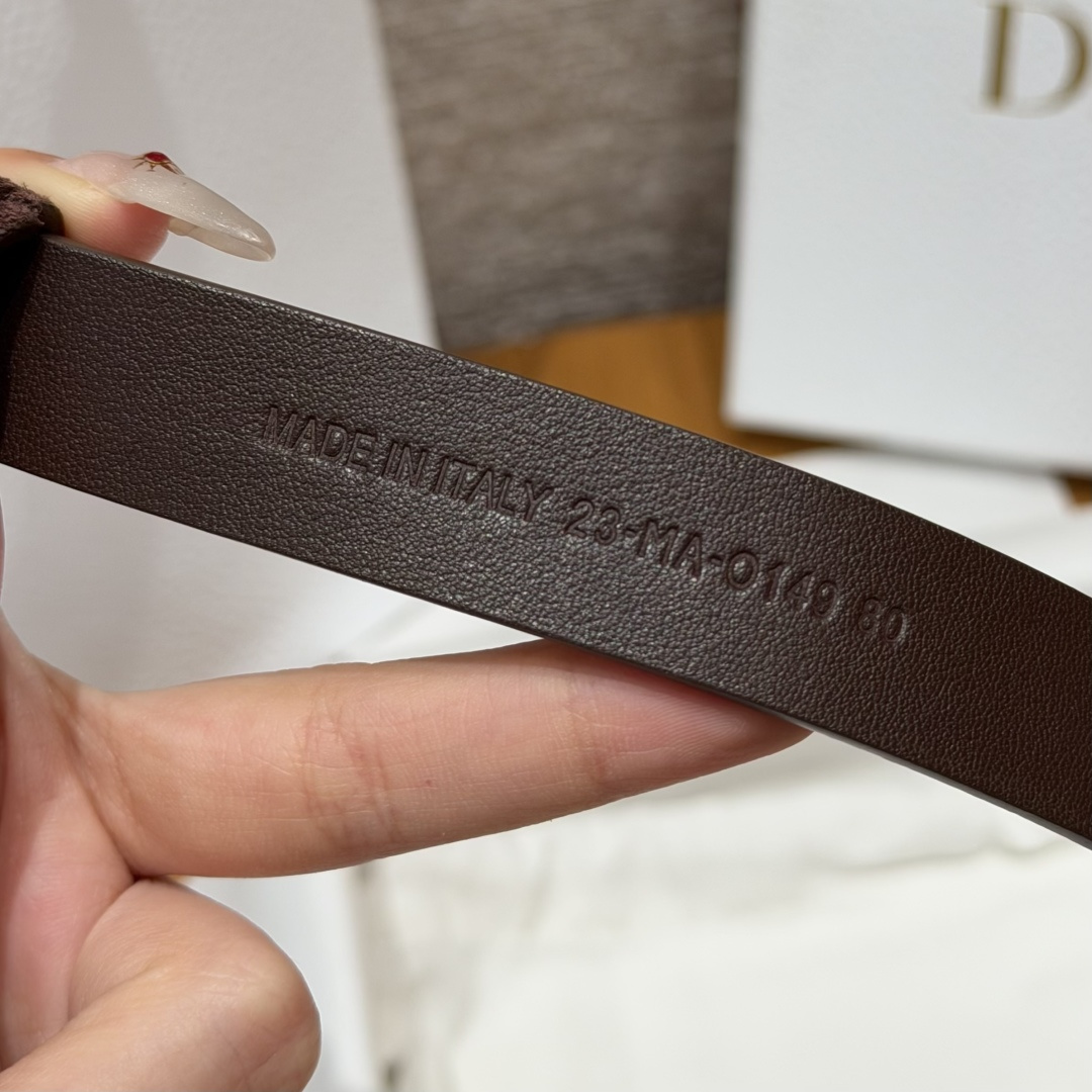Dior一比一女士CD珍珠細腰帶咖啡色復古質感優雅百搭設計款