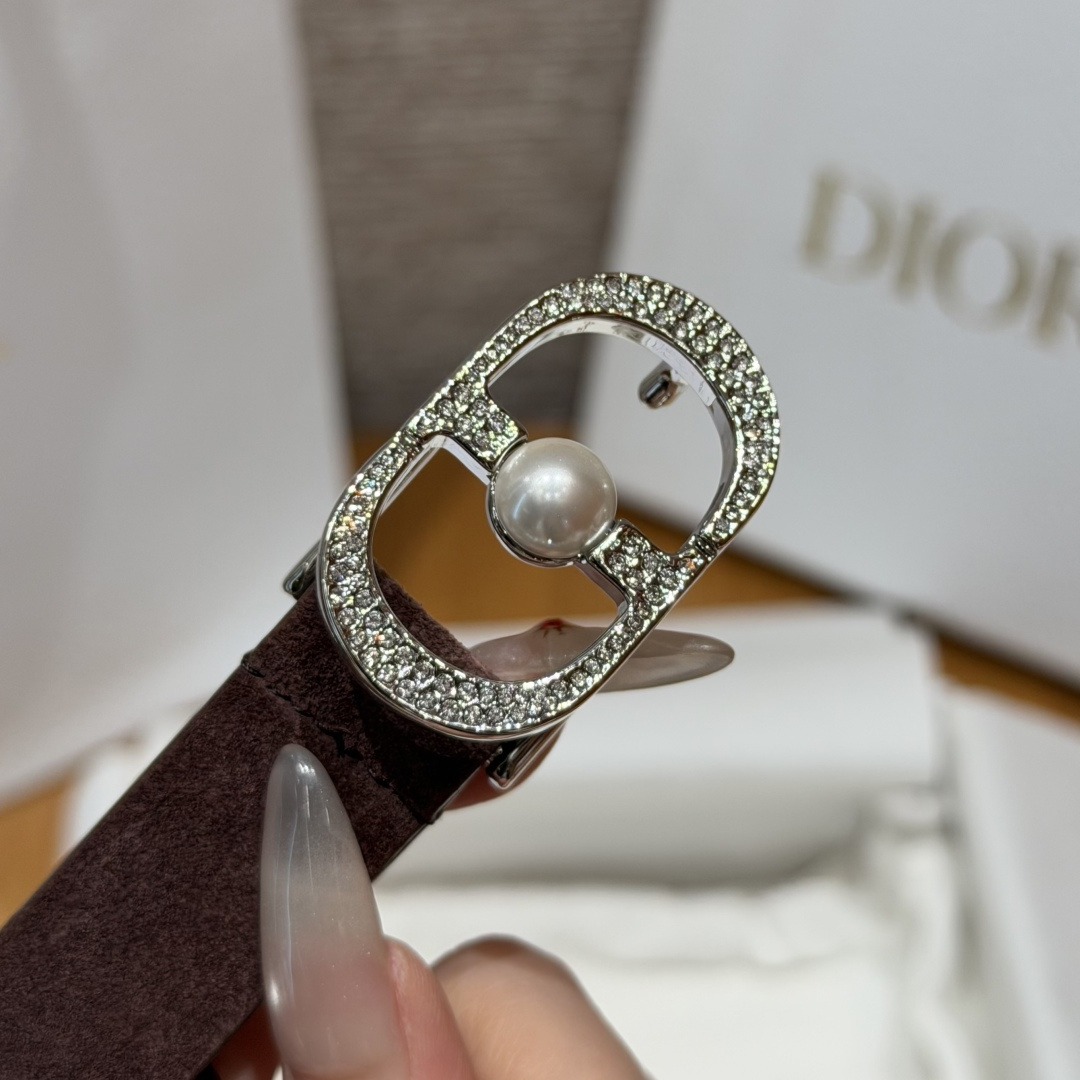 Dior原單女士CD珍珠細腰帶咖啡色麂皮質感氣質百搭設計款| 11 Dior原單女士CD珍珠細腰帶咖啡色麂皮質感氣質百搭設計款