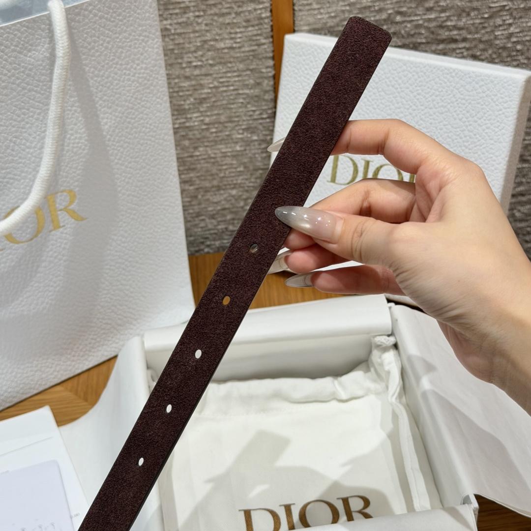 Dior原單女士CD珍珠細腰帶咖啡色麂皮質感氣質百搭設計款| 7 Dior原單女士CD珍珠細腰帶咖啡色麂皮質感氣質百搭設計款