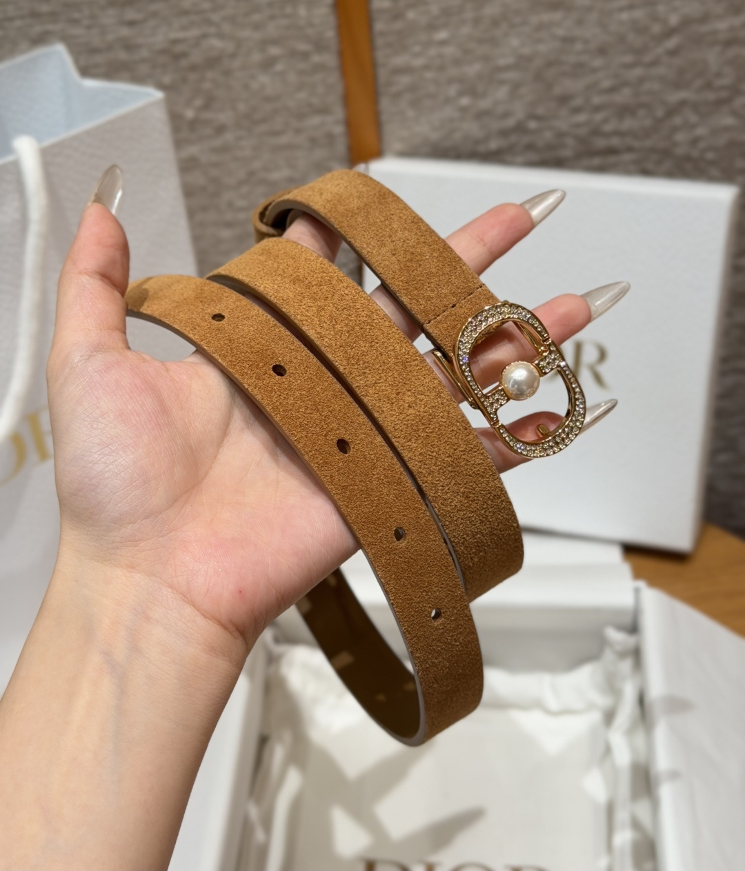 Dior高仿女士CD珍珠麂皮細腰帶焦糖色復古質感優雅百搭款