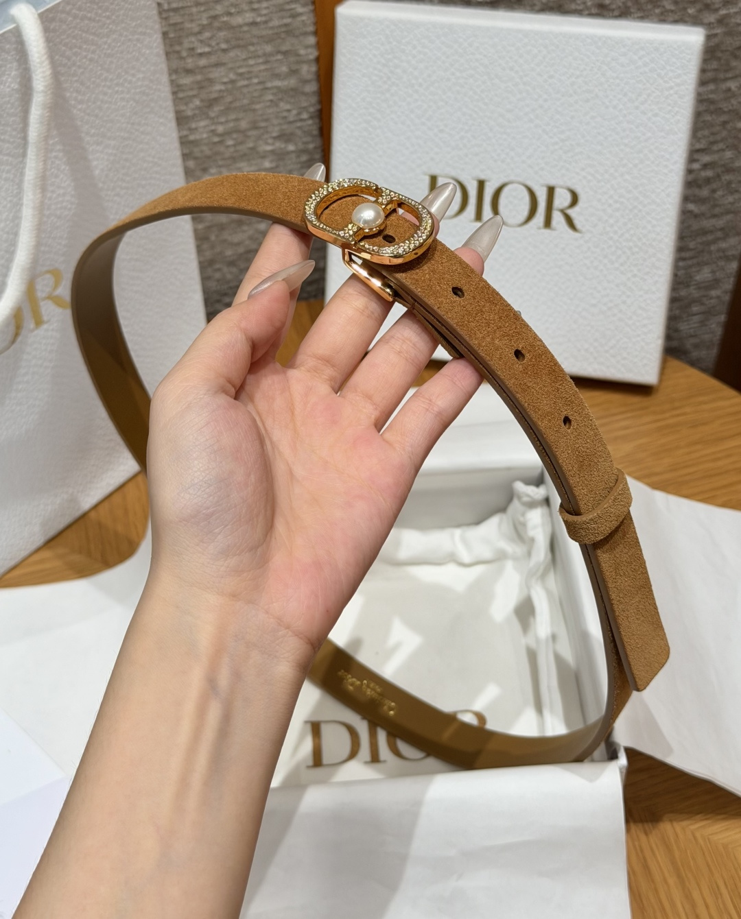 Dior高仿女士CD珍珠麂皮細腰帶焦糖色復古質感優雅百搭款
