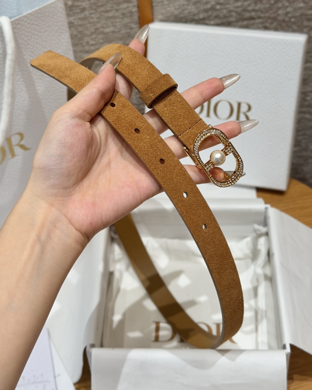 Dior高仿女士CD珍珠麂皮細腰帶焦糖色復古質感優雅百搭款