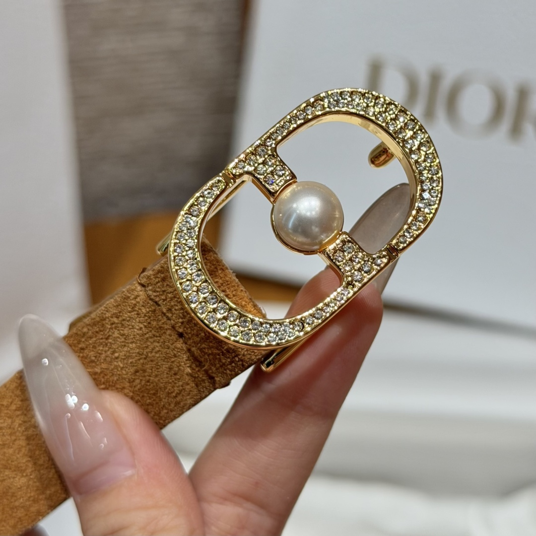 Dior高仿女士CD珍珠麂皮細腰帶焦糖色復古質感優雅百搭款