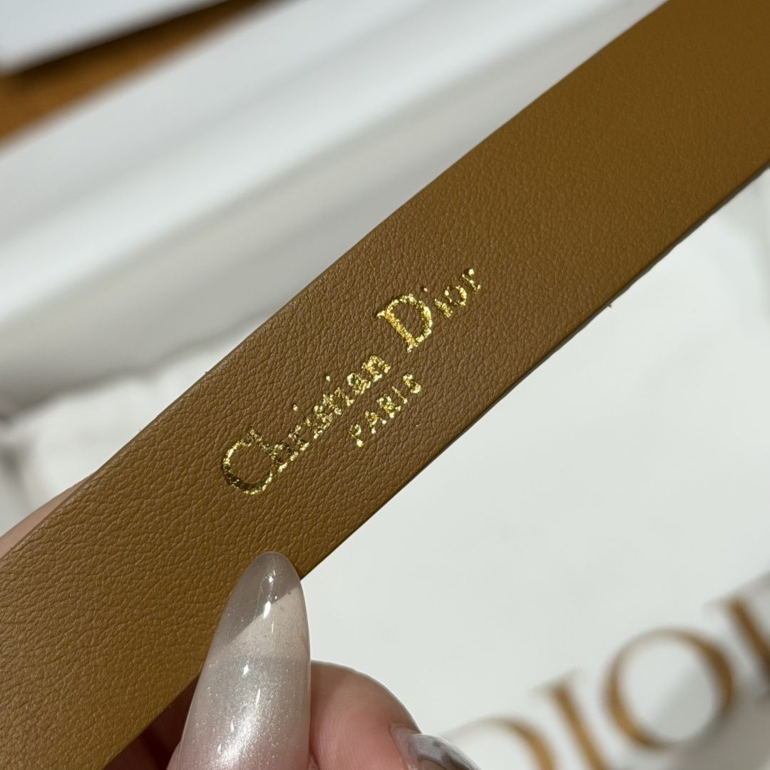 Dior高仿女士CD珍珠麂皮細腰帶焦糖色復古質感優雅百搭款