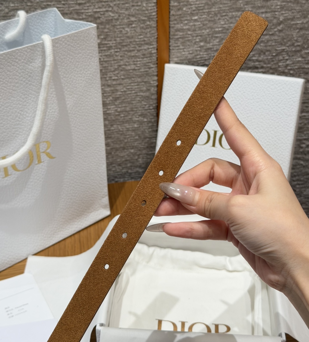 Dior高仿女士CD珍珠麂皮細腰帶焦糖色復古質感優雅百搭款