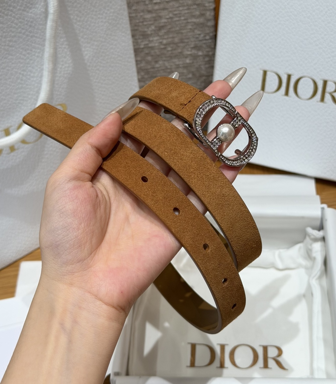 Dior一比一女士CD珍珠麂皮細腰帶棕色質感設計優雅百搭款