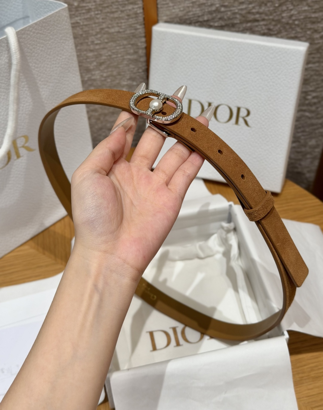 Dior一比一女士CD珍珠麂皮細腰帶棕色質感設計優雅百搭款
