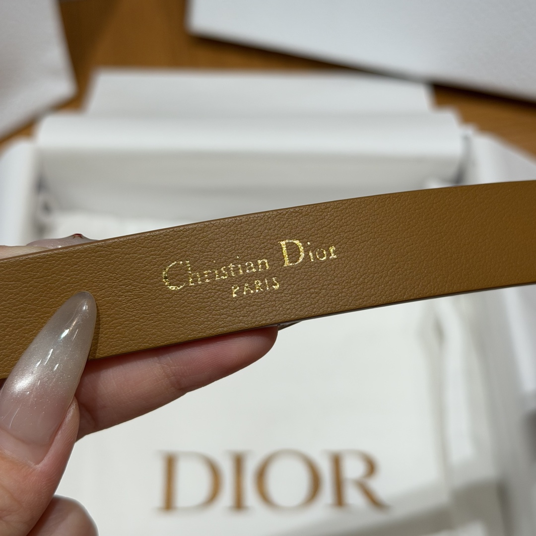Dior一比一女士CD珍珠麂皮細腰帶棕色質感設計優雅百搭款