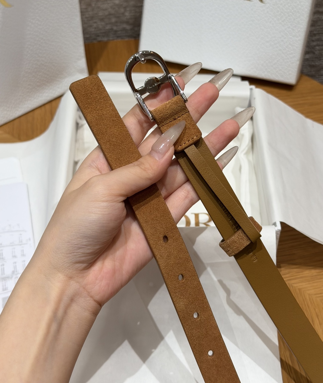Dior一比一女士CD珍珠麂皮細腰帶棕色質感設計優雅百搭款