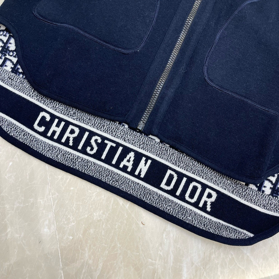 Dior高仿連帽外套 長版剪裁字母內裡休閒款| 19 Dior高仿連帽外套 長版剪裁字母內裡休閒款