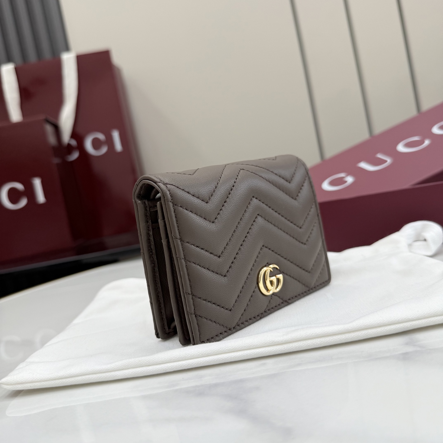 Gucci原單GG壓紋短夾男士款簡約百搭輕薄設計精品皮夾| 14 Gucci原單GG壓紋短夾男士款簡約百搭輕薄設計精品皮夾