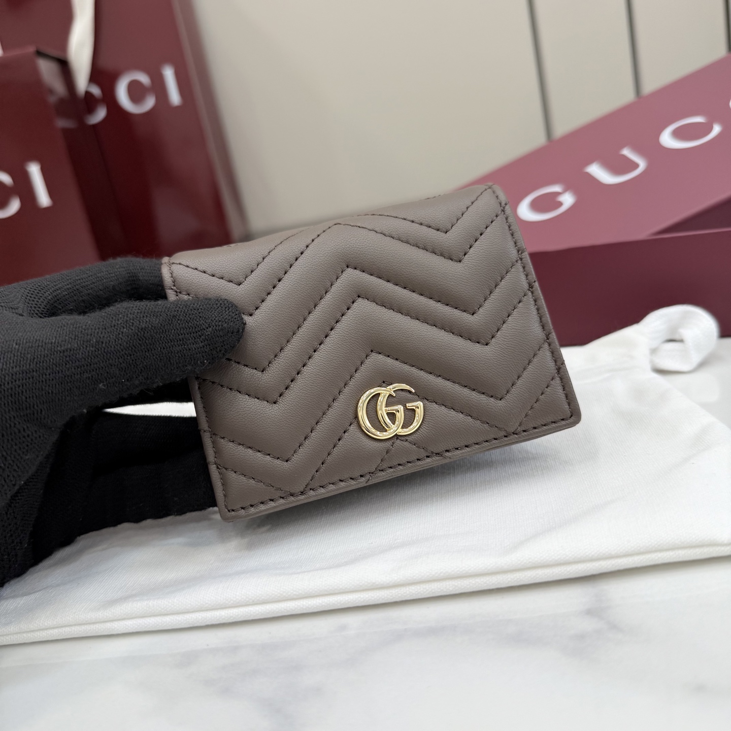 Gucci原單GG壓紋短夾男士款簡約百搭輕薄設計精品皮夾| 11 Gucci原單GG壓紋短夾男士款簡約百搭輕薄設計精品皮夾