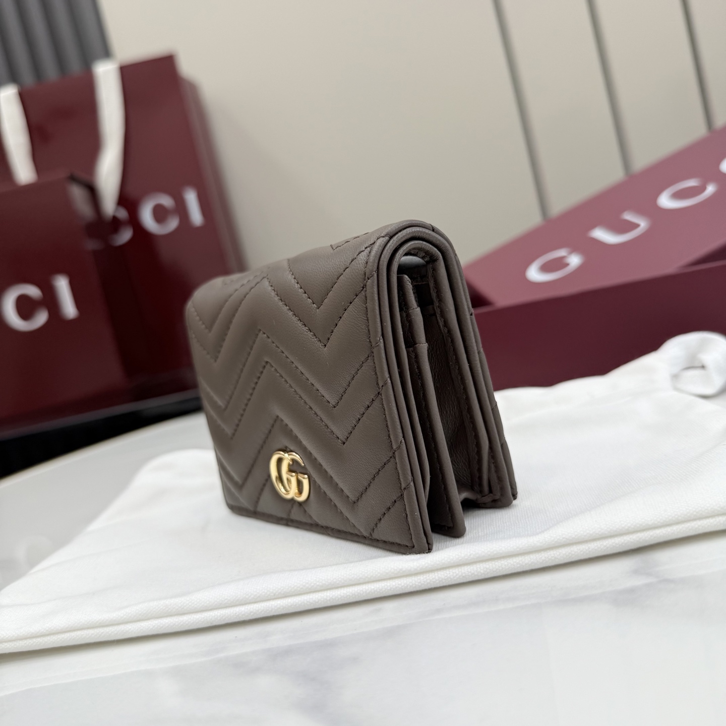 Gucci原單GG壓紋短夾男士款簡約百搭輕薄設計精品皮夾| 10 Gucci原單GG壓紋短夾男士款簡約百搭輕薄設計精品皮夾