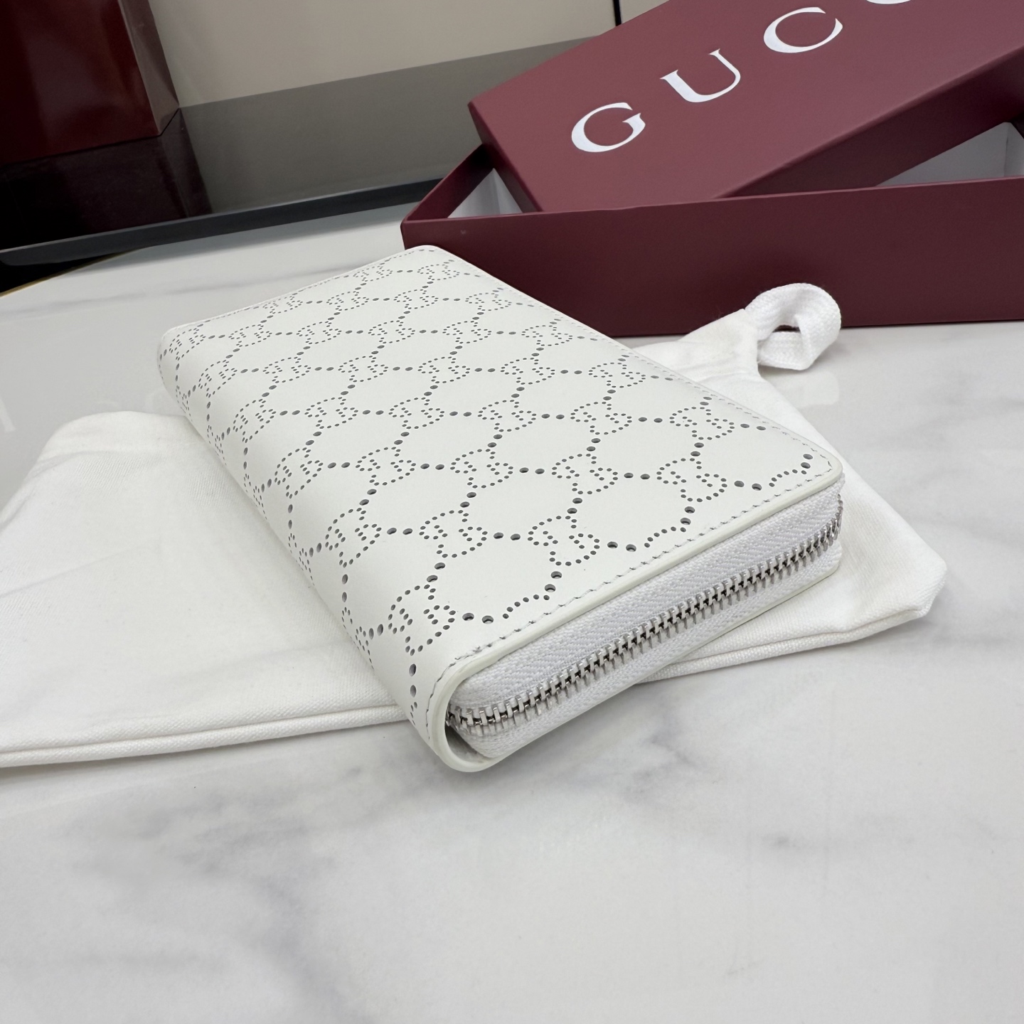 Gucci一比一GG壓紋拉鍊長夾女士款白色優雅時尚百搭精品手拿包| 16 Gucci一比一GG壓紋拉鍊長夾女士款白色優雅時尚百搭精品手拿包