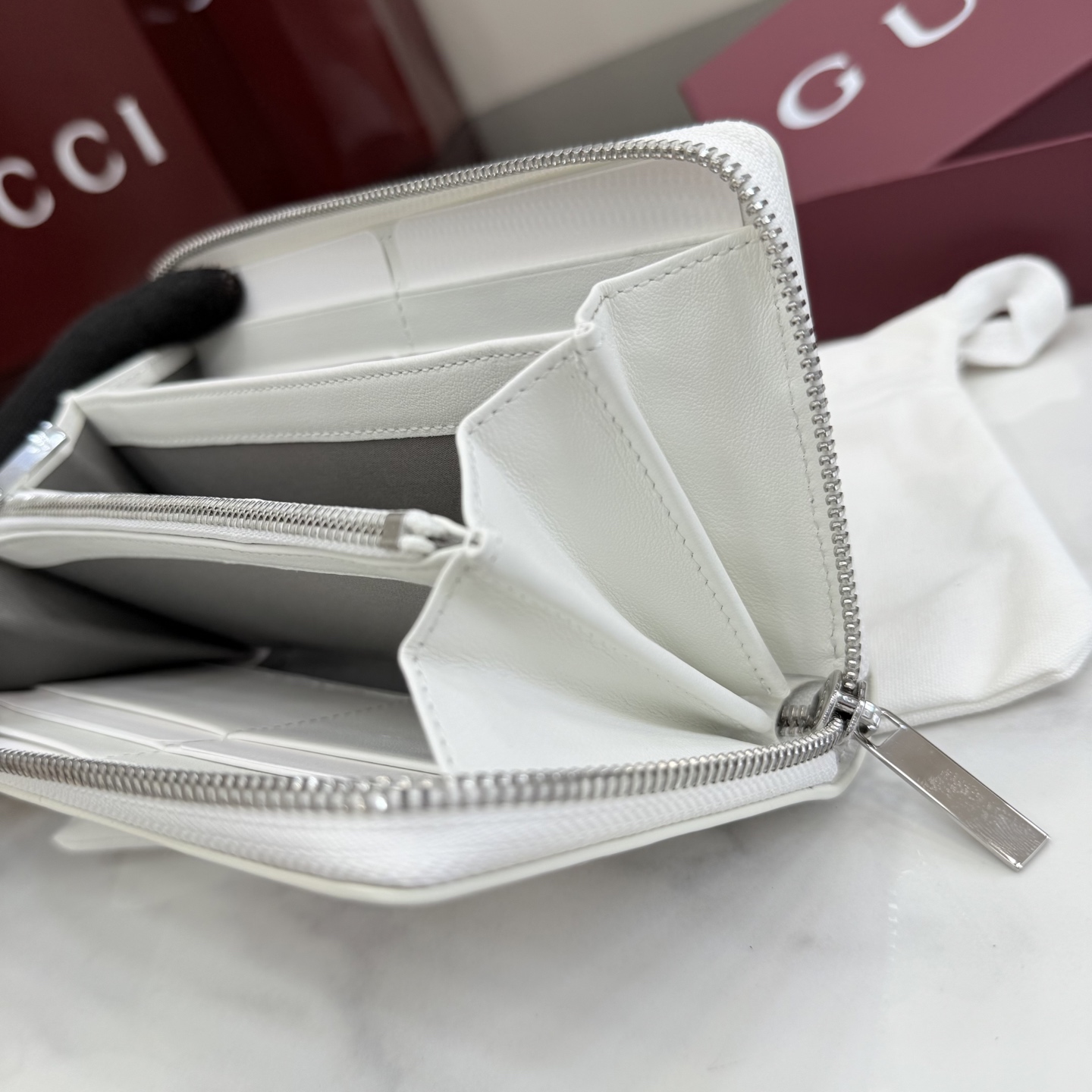 Gucci一比一GG壓紋拉鍊長夾女士款白色優雅時尚百搭精品手拿包| 8 Gucci一比一GG壓紋拉鍊長夾女士款白色優雅時尚百搭精品手拿包