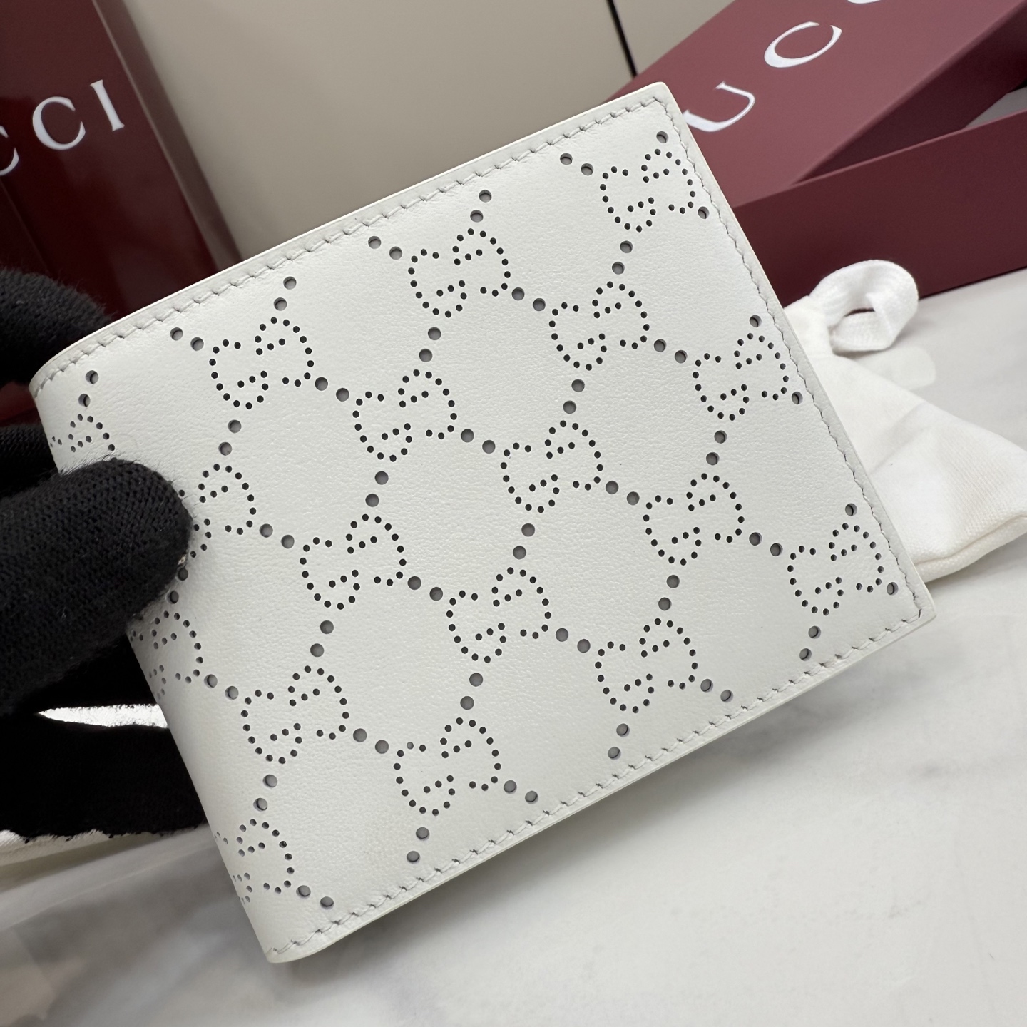 Gucci高仿GG壓紋雙折短夾男士款簡約輕薄百搭精品皮夾| 15 Gucci高仿GG壓紋雙折短夾男士款簡約輕薄百搭精品皮夾