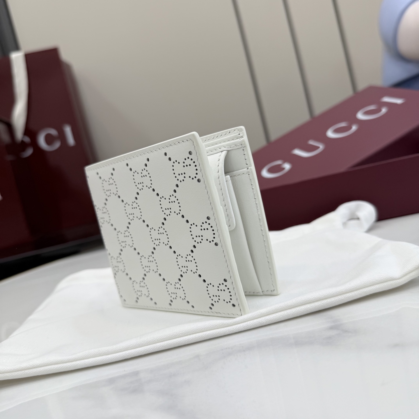 Gucci高仿GG壓紋雙折短夾男士款簡約輕薄百搭精品皮夾| 10 Gucci高仿GG壓紋雙折短夾男士款簡約輕薄百搭精品皮夾