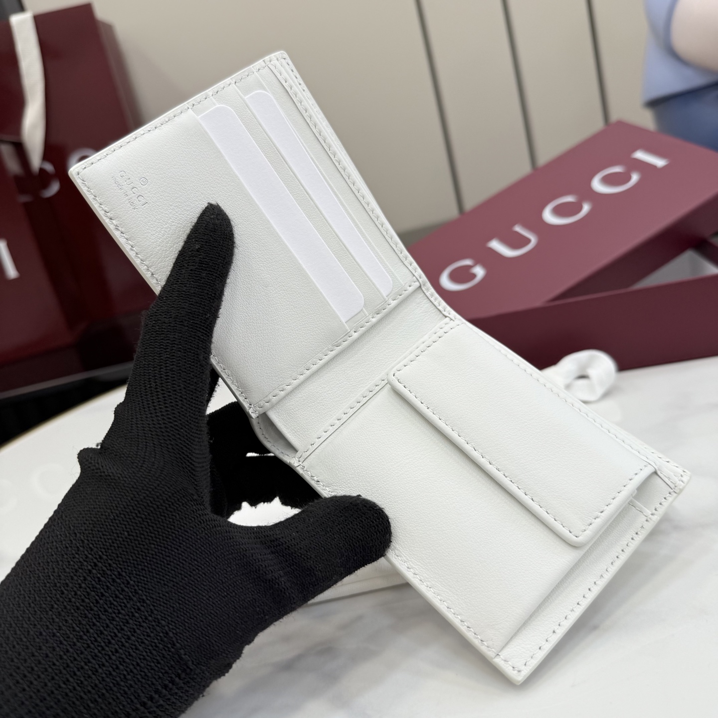 Gucci高仿GG壓紋雙折短夾男士款簡約輕薄百搭精品皮夾| 9 Gucci高仿GG壓紋雙折短夾男士款簡約輕薄百搭精品皮夾