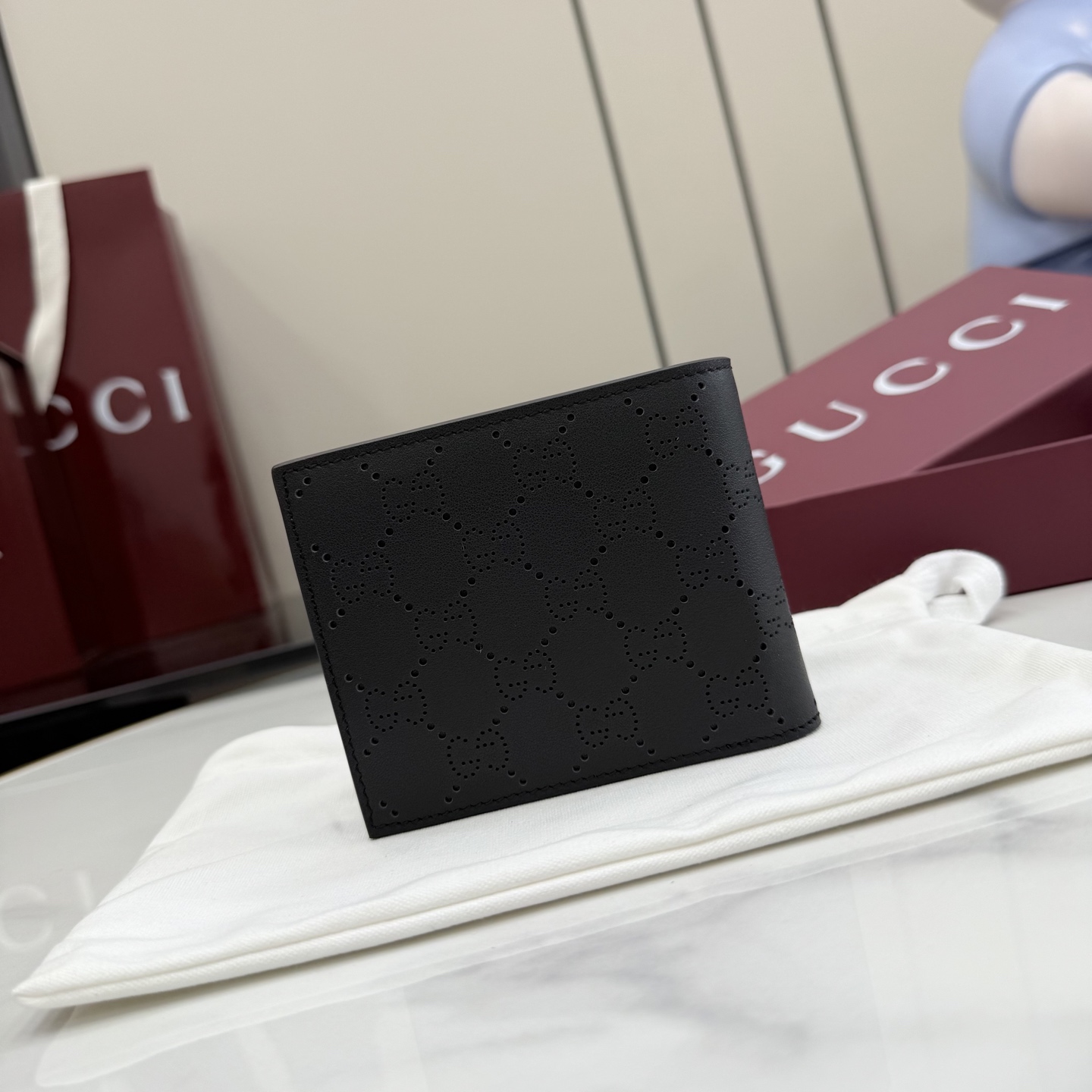 Gucci高仿GG壓紋雙折短夾男士款黑色低調輕薄精品皮夾| 13 Gucci高仿GG壓紋雙折短夾男士款黑色低調輕薄精品皮夾