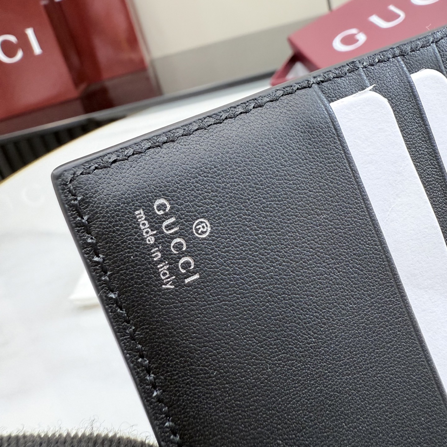 Gucci高仿GG壓紋雙折短夾男士款黑色低調輕薄精品皮夾| 8 Gucci高仿GG壓紋雙折短夾男士款黑色低調輕薄精品皮夾