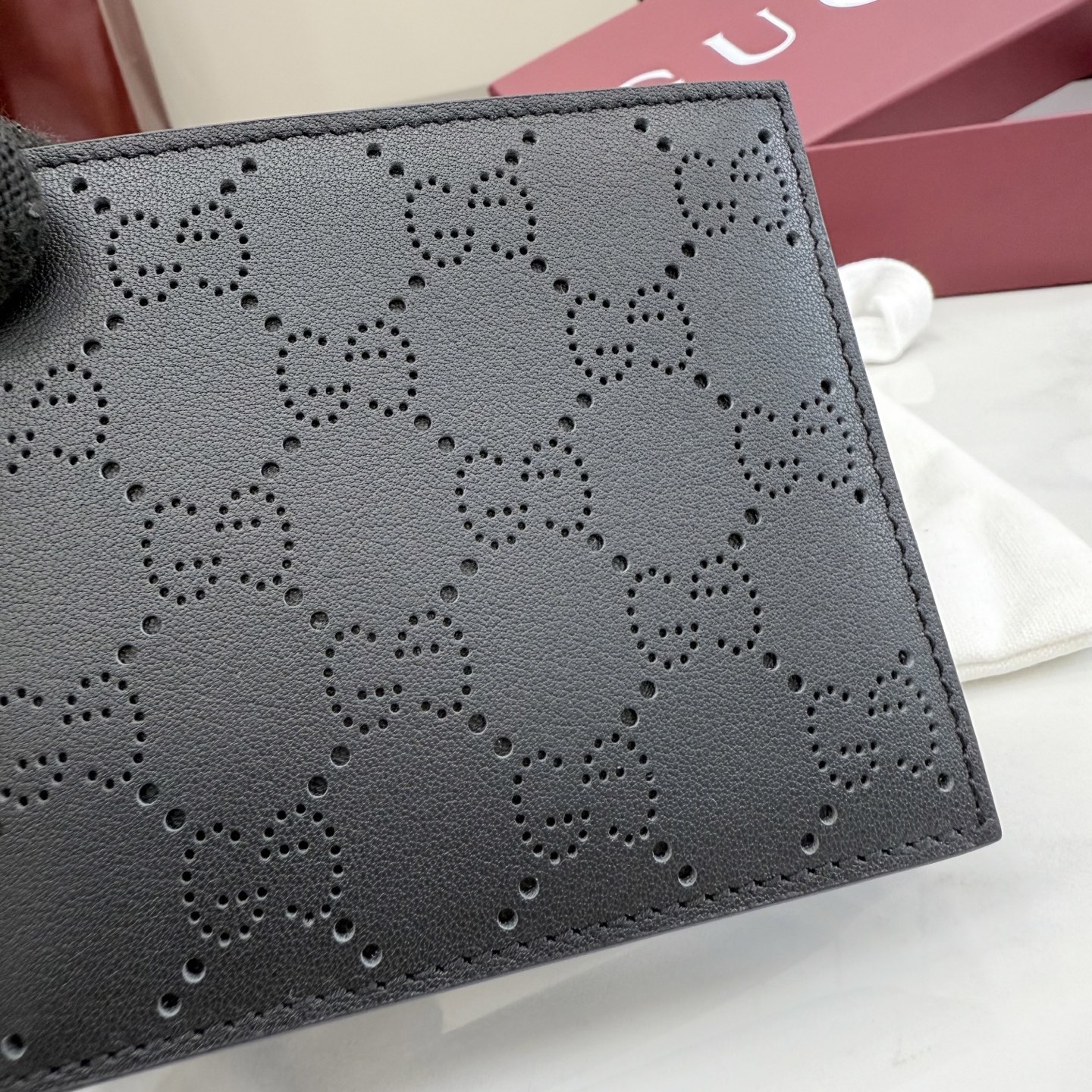Gucci一比一GG壓紋雙折短夾男士款黑色經典百搭精品錢包