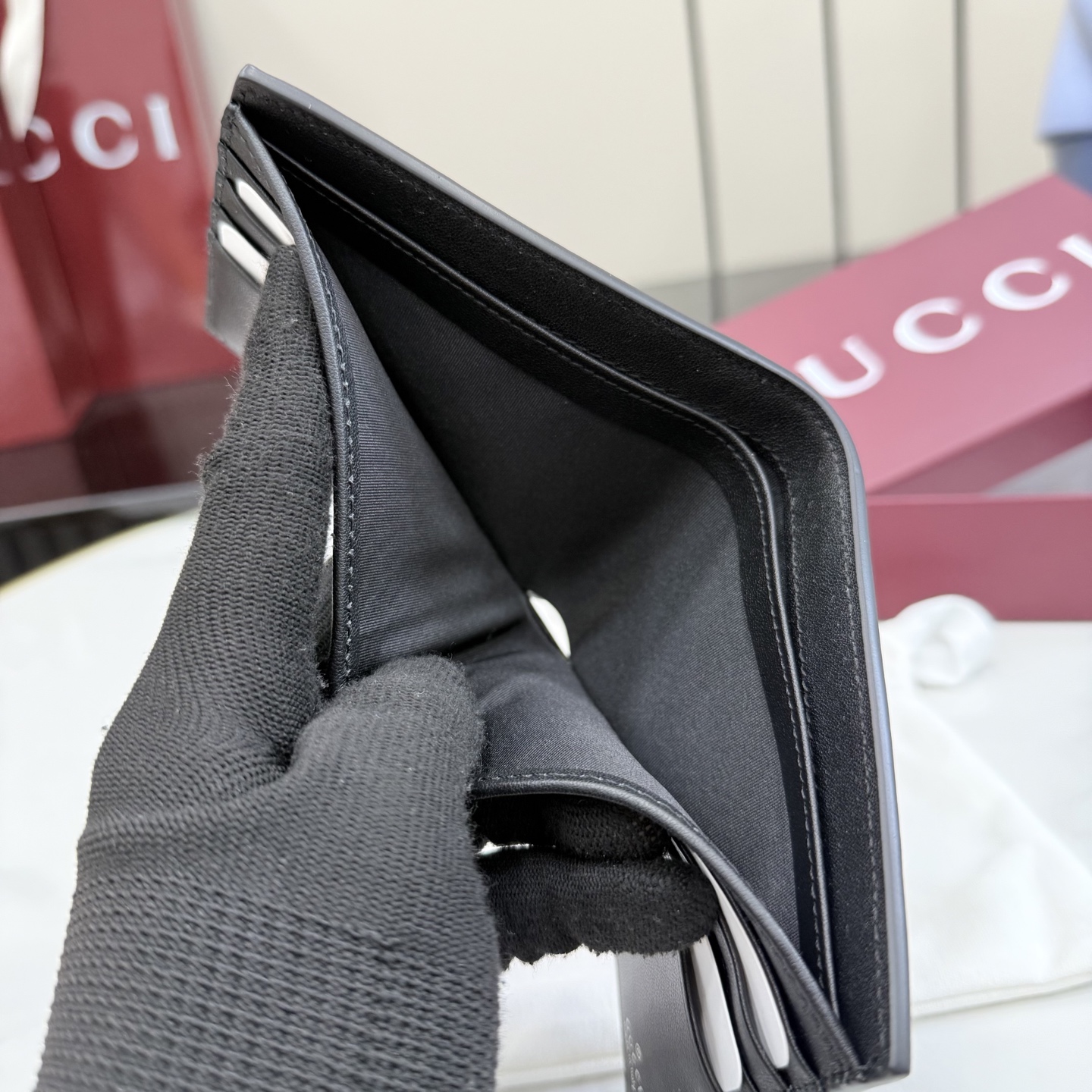 Gucci一比一GG壓紋雙折短夾男士款黑色經典百搭精品錢包