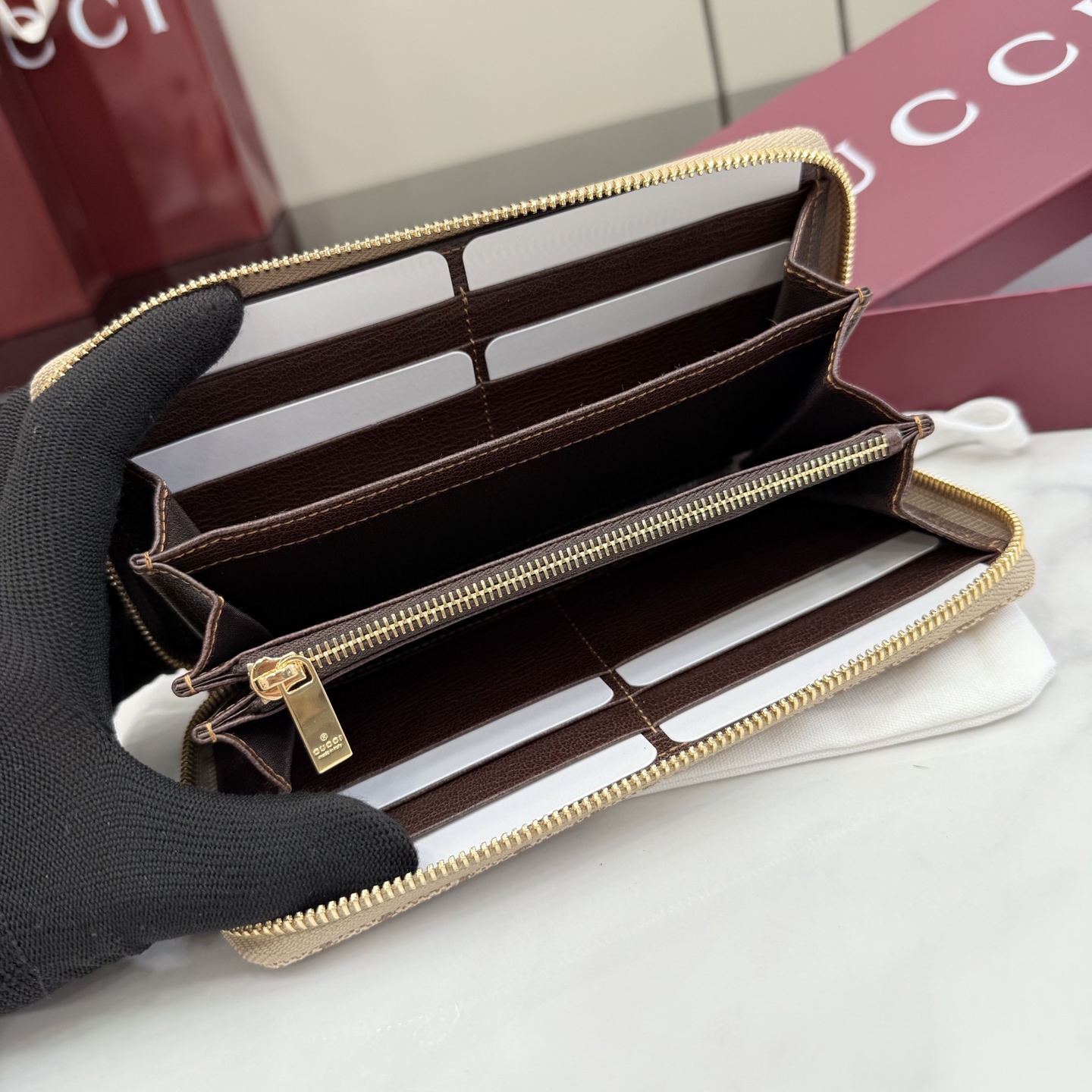 Gucci高仿GG老花帆布拉鍊長夾女士款卡其色經典百搭精品手拿包