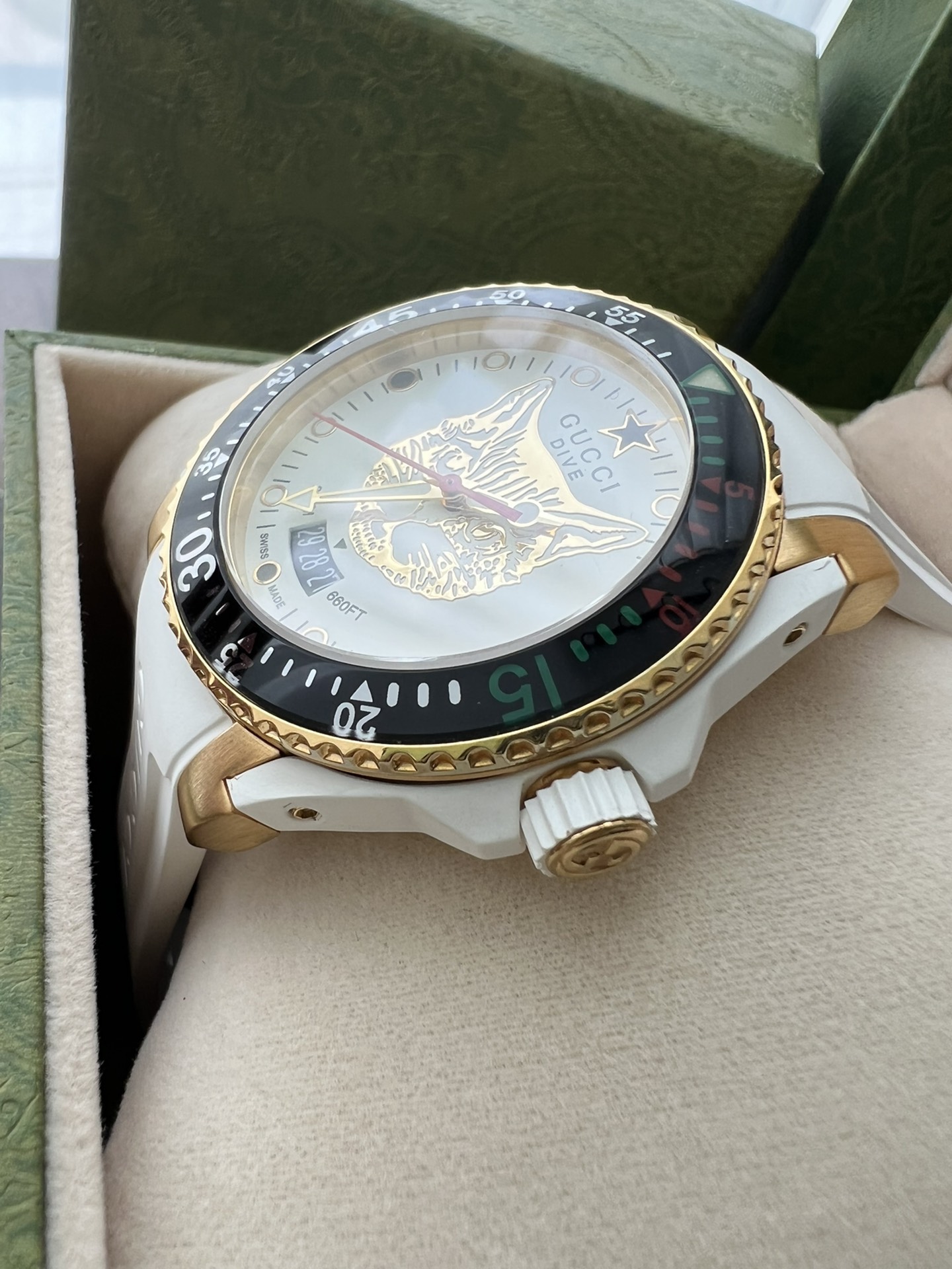 Gucci高仿 Dive 系列 貓頭圖案 潛水腕錶 白色橡膠錶帶款