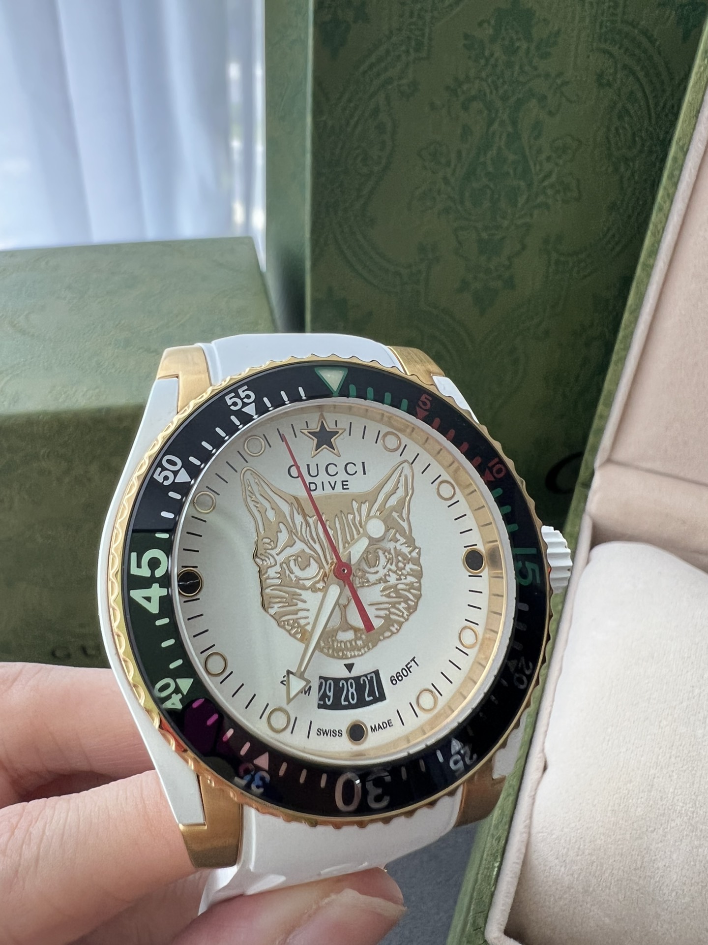 Gucci高仿 Dive 系列 貓頭圖案 潛水腕錶 白色橡膠錶帶款
