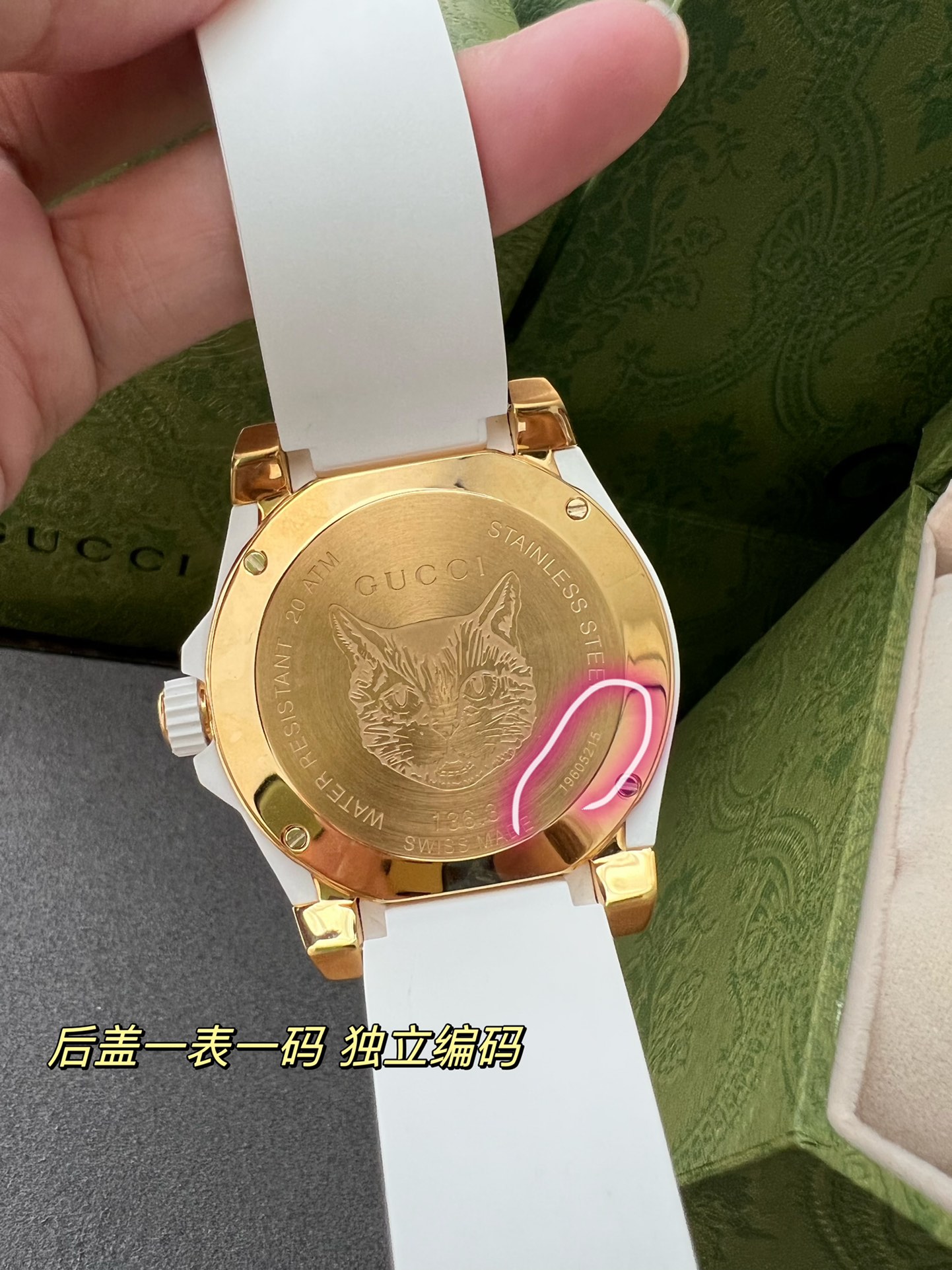 Gucci高仿 Dive 系列 貓頭圖案 潛水腕錶 白色橡膠錶帶款