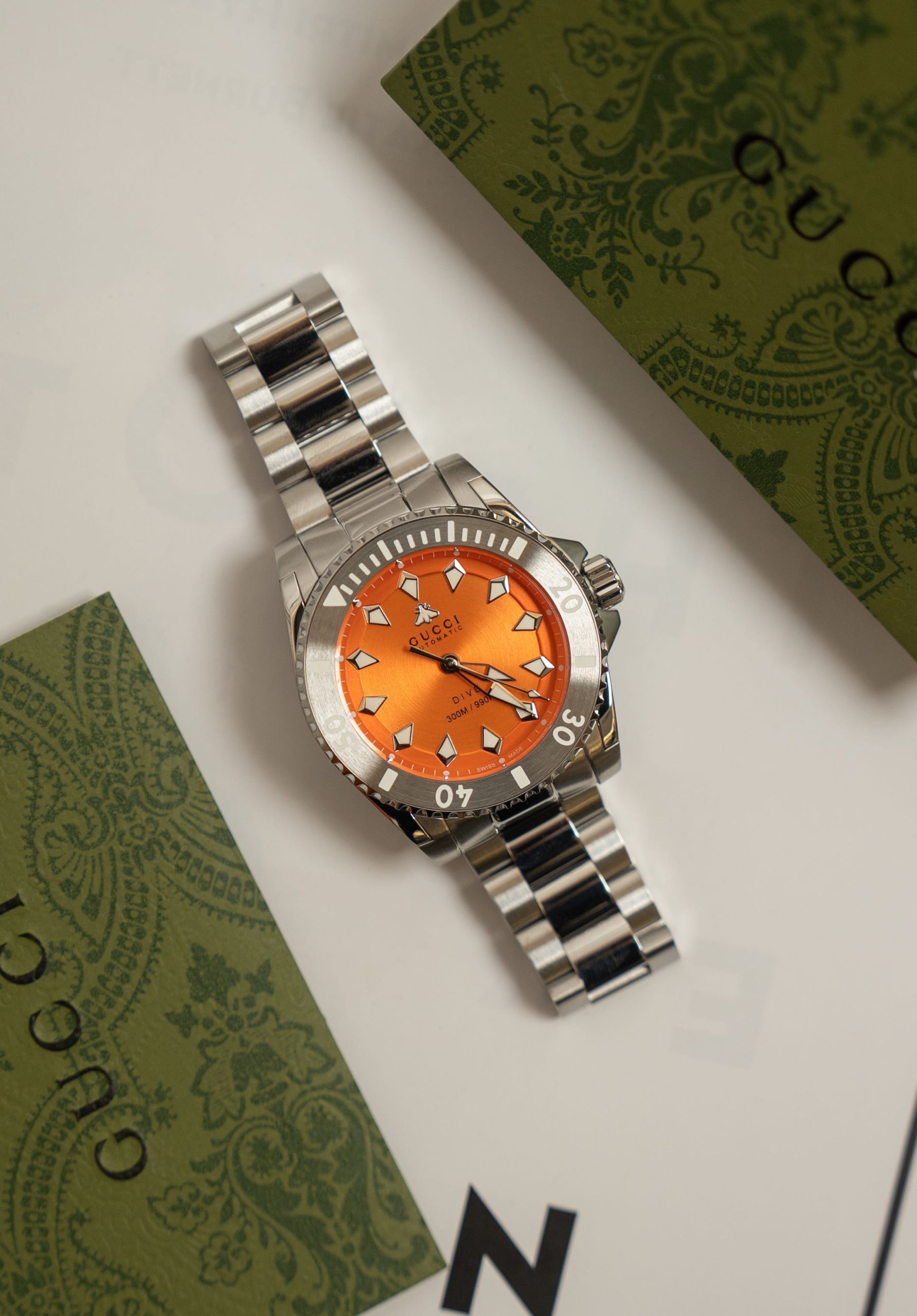 Gucci Dive 橙色放射紋表盤精鋼腕錶 自動機械潛水款