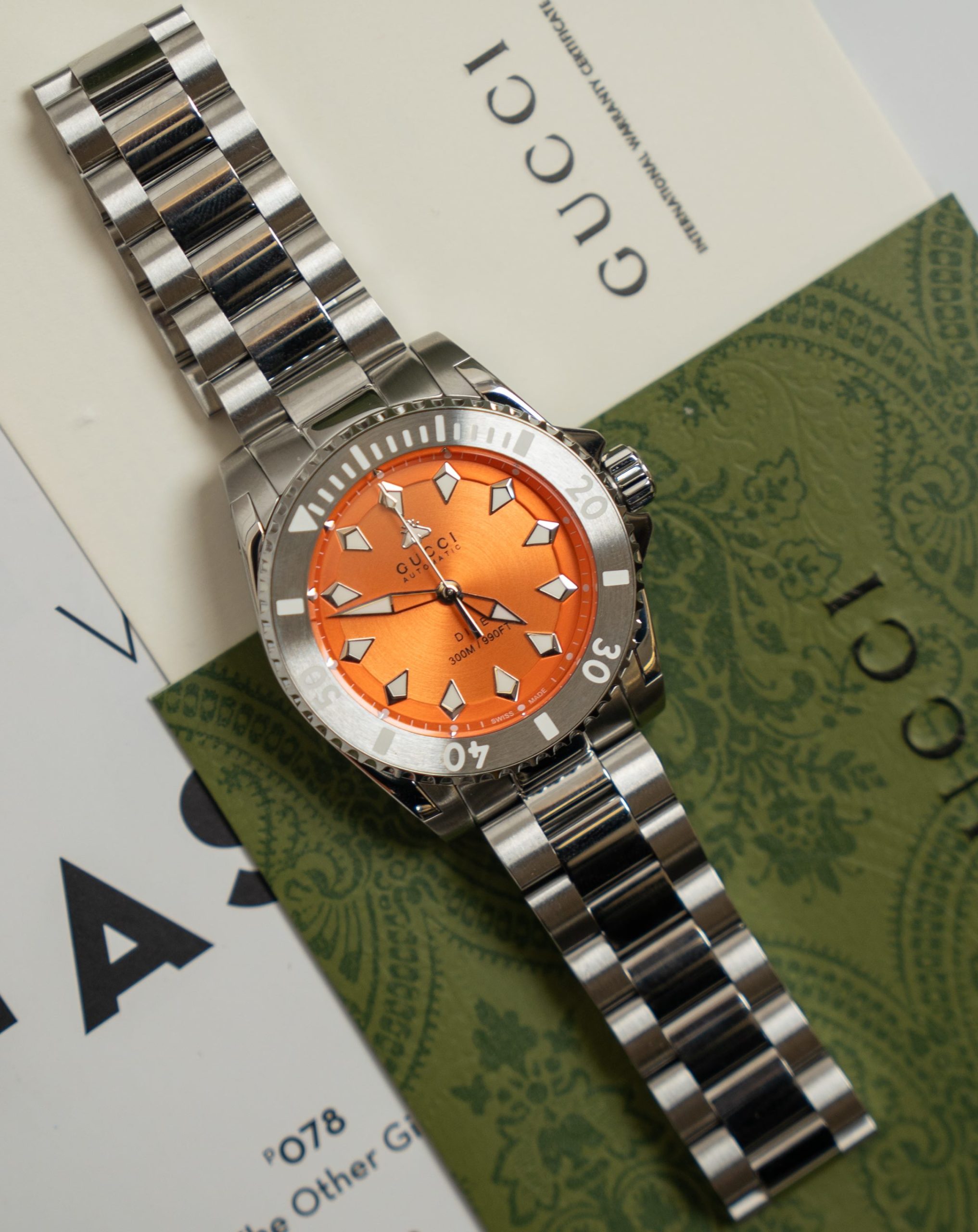 Gucci Dive 橙色放射紋表盤精鋼腕錶 自動機械潛水款