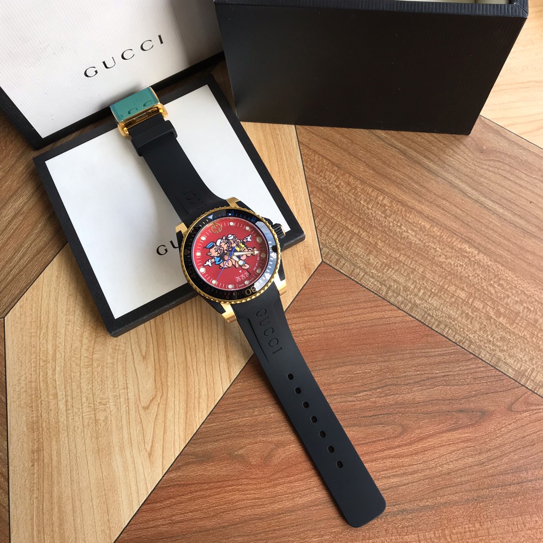 Gucci Dive 紅色卡通表盤橡膠帶腕錶 潮流個性款