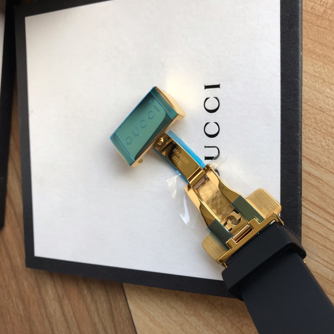 Gucci Dive 紅色卡通表盤橡膠帶腕錶 潮流個性款| 11 Gucci Dive 紅色卡通表盤橡膠帶腕錶 潮流個性款