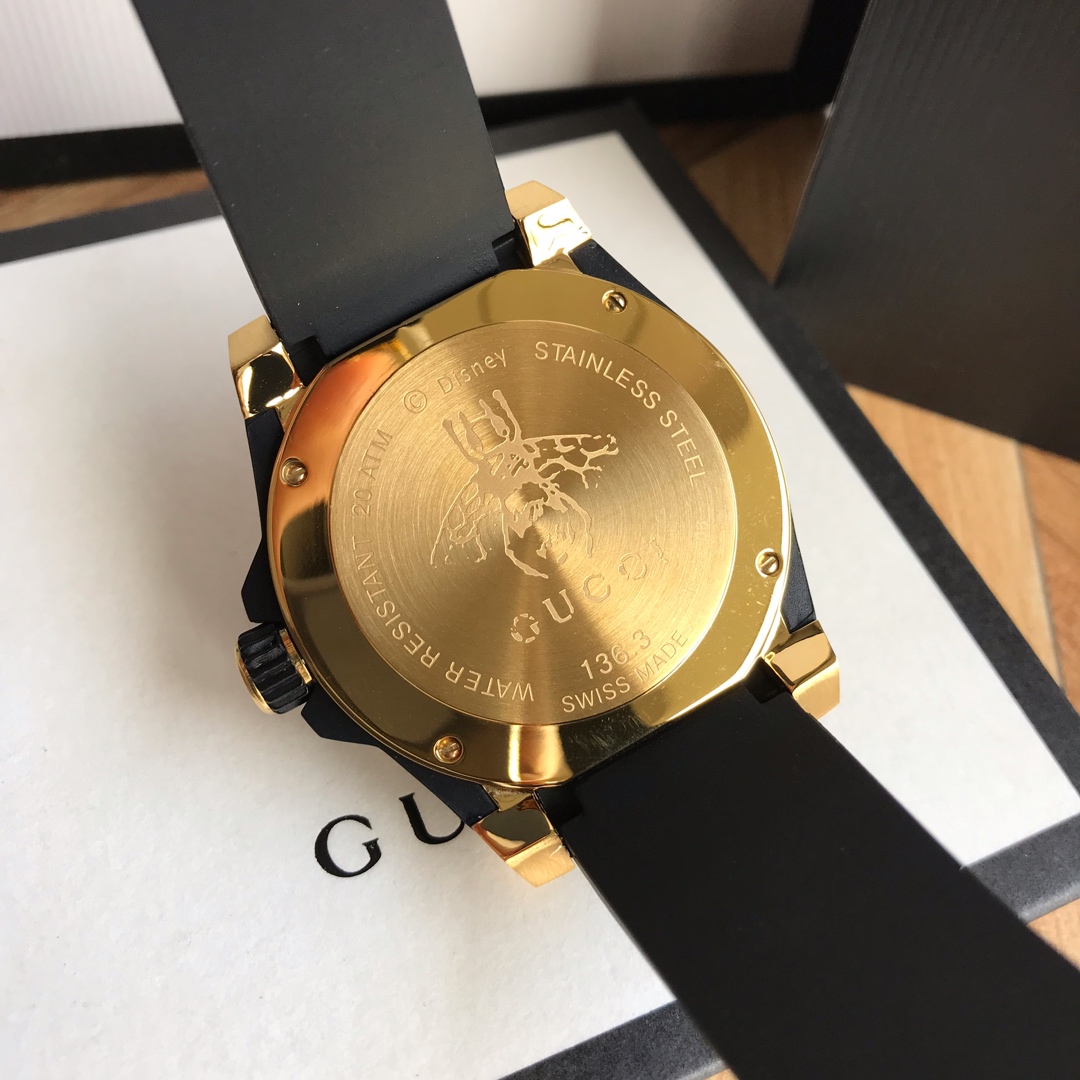Gucci Dive 紅色卡通表盤橡膠帶腕錶 潮流個性款| 9 Gucci Dive 紅色卡通表盤橡膠帶腕錶 潮流個性款
