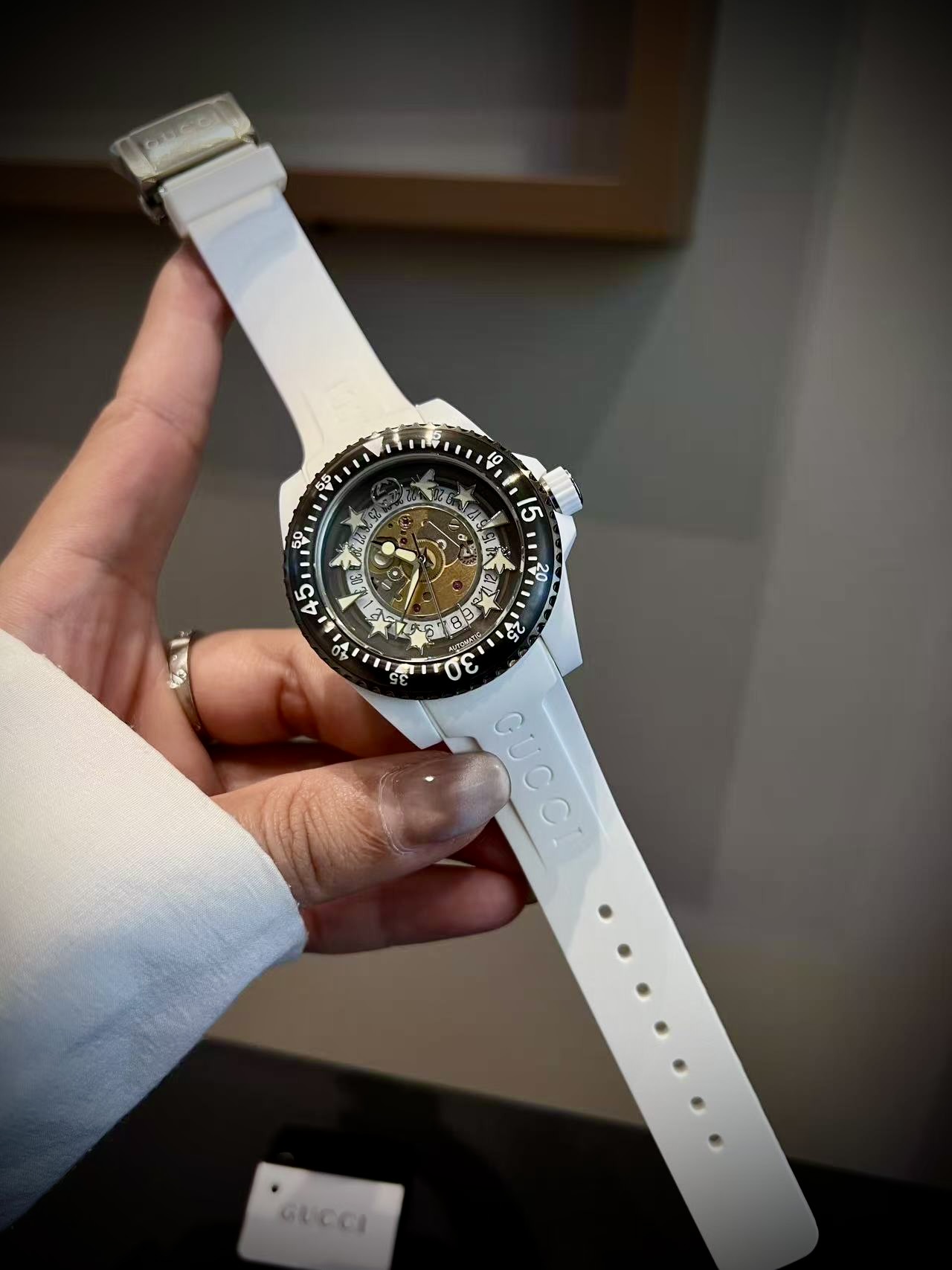 Gucci Dive 白色鏤空機械腕錶 自動機芯運動款| 14 Gucci Dive 白色鏤空機械腕錶 自動機芯運動款