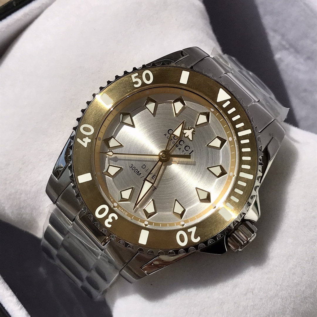 Gucci Dive 銀色表盤金色錶圈鋼帶腕錶 雙色款