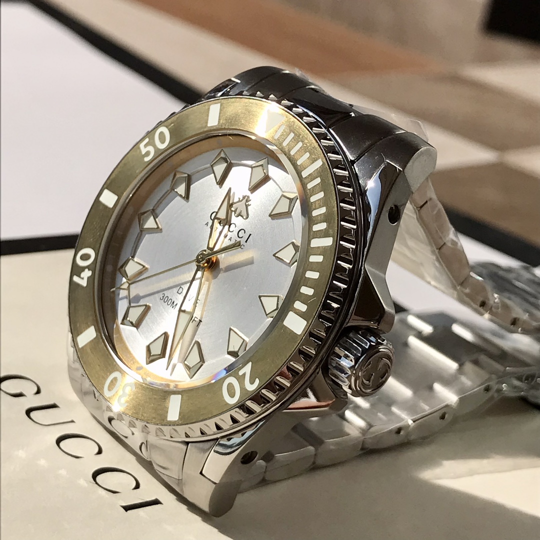 Gucci Dive 銀色表盤金色錶圈鋼帶腕錶 雙色款