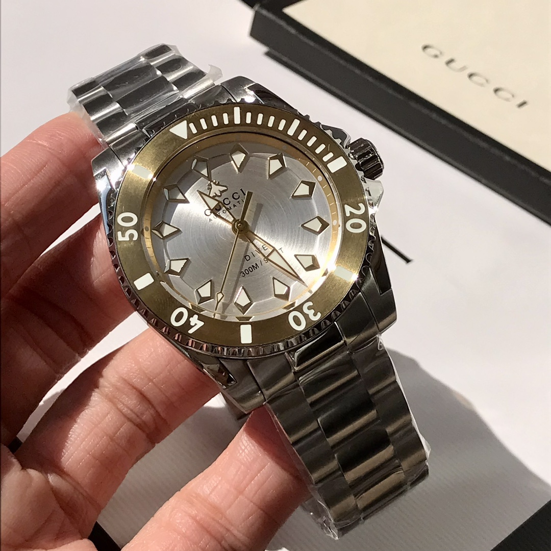 Gucci Dive 銀色表盤金色錶圈鋼帶腕錶 雙色款