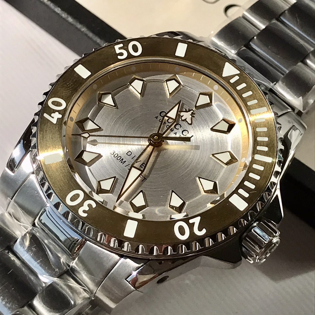 Gucci Dive 銀色表盤金色錶圈鋼帶腕錶 雙色款