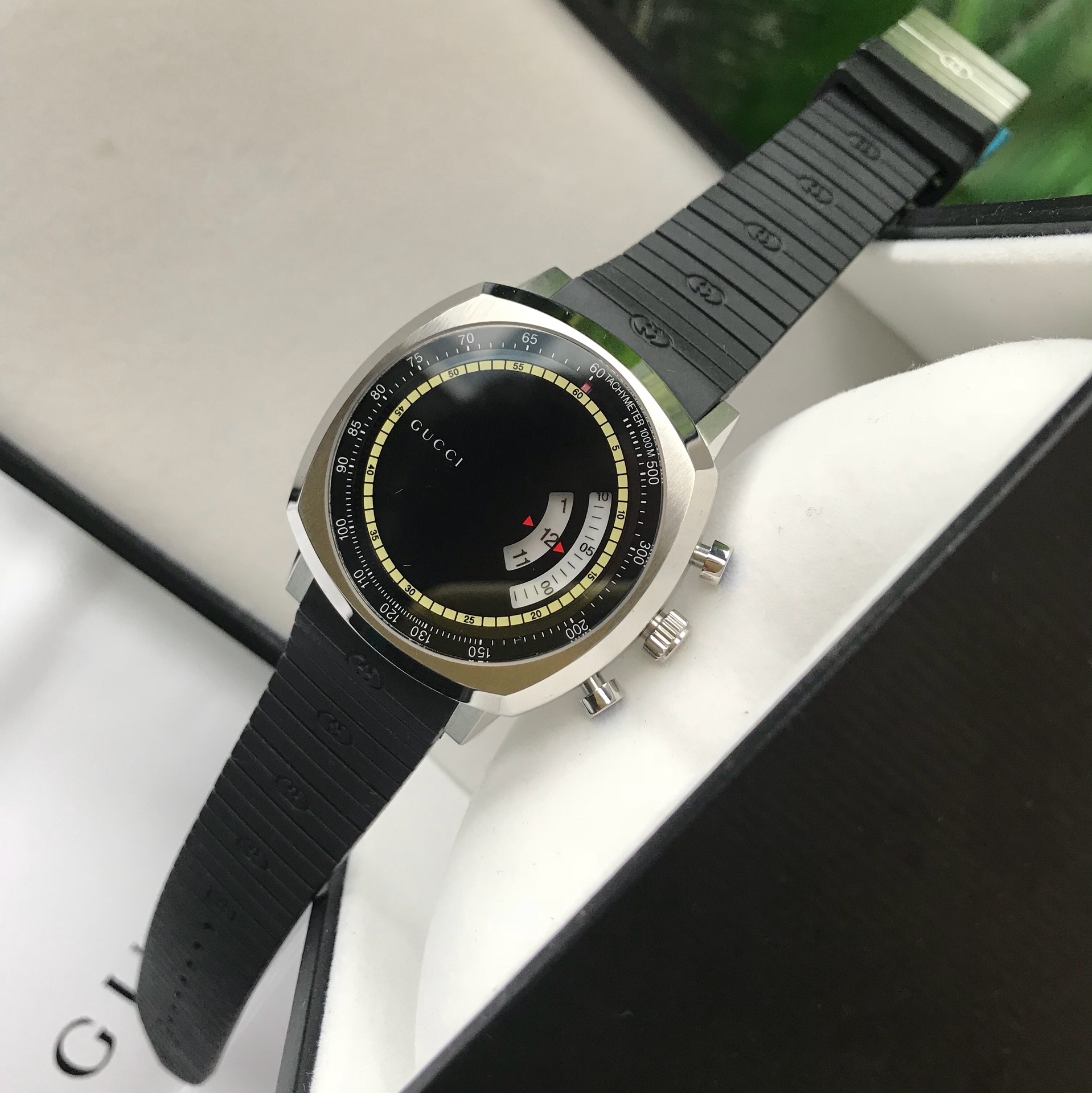 Gucci Grip 黑色表盤黑色橡膠錶帶腕錶 潮流跳時設計| 10 Gucci Grip 黑色表盤黑色橡膠錶帶腕錶 潮流跳時設計
