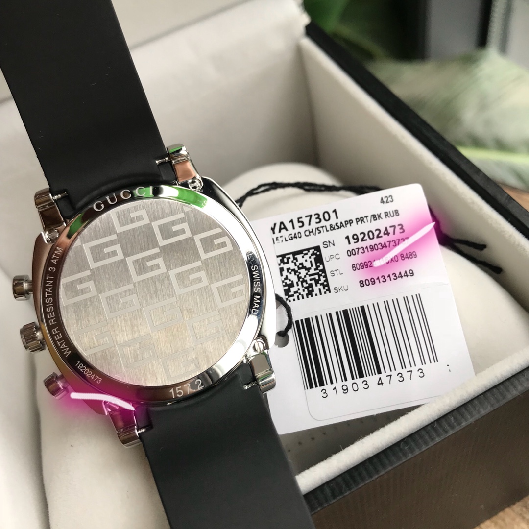 Gucci Grip 黑色表盤黑色橡膠錶帶腕錶 潮流跳時設計| 9 Gucci Grip 黑色表盤黑色橡膠錶帶腕錶 潮流跳時設計