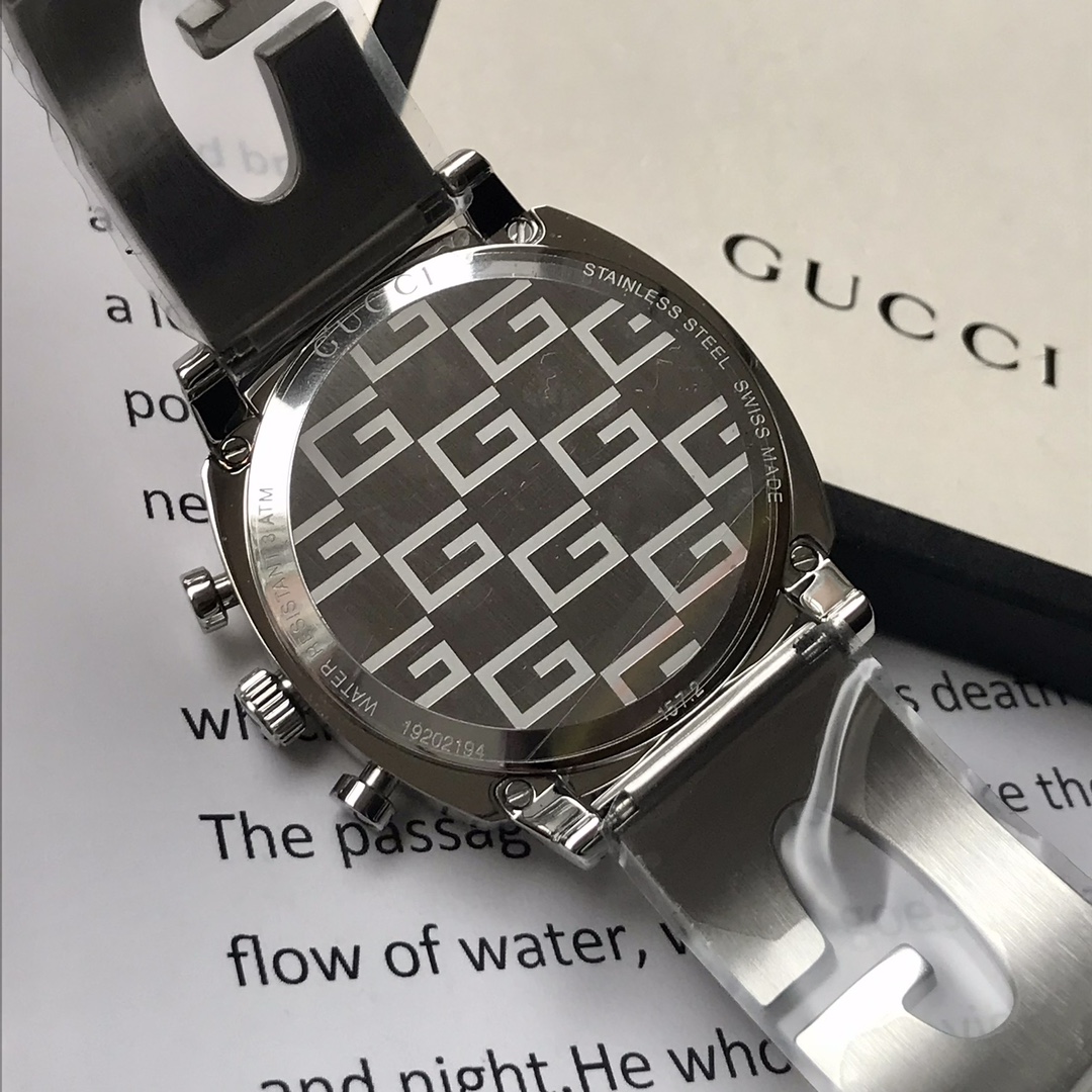 Gucci Grip 紅色表盤灰色錶帶腕錶 個性時尚款| 11 Gucci Grip 紅色表盤灰色錶帶腕錶 個性時尚款