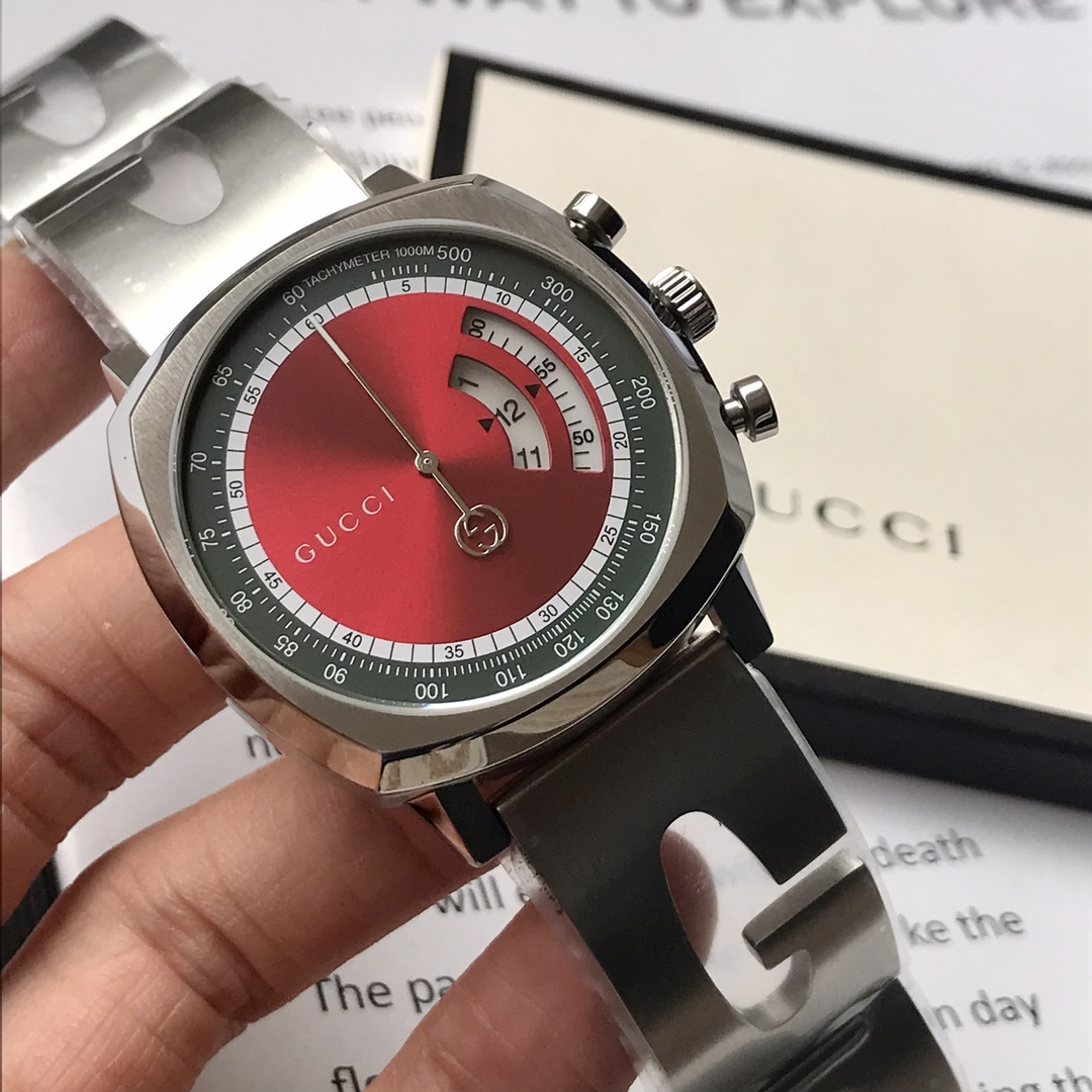 Gucci Grip 紅色表盤灰色錶帶腕錶 個性時尚款| 10 Gucci Grip 紅色表盤灰色錶帶腕錶 個性時尚款