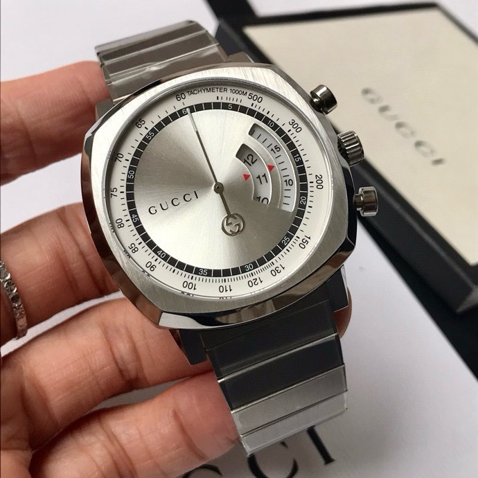 Gucci Grip 銀色放射紋表盤精鋼腕錶 經典鋼帶款| 10 Gucci Grip 銀色放射紋表盤精鋼腕錶 經典鋼帶款