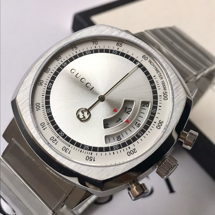 Gucci Grip 銀色放射紋表盤精鋼腕錶 經典鋼帶款| 9 Gucci Grip 銀色放射紋表盤精鋼腕錶 經典鋼帶款