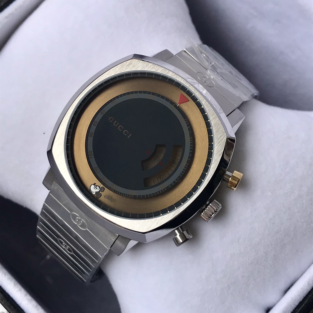 Gucci Grip 黑金雙色表盤精鋼腕錶 個性跳時款